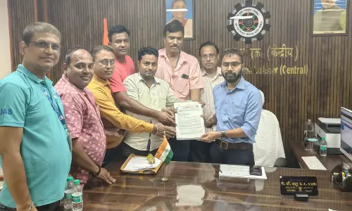 West Burdwan: बर्नपुर में ठेका श्रमिकों ने वेज कोड को लेकर किया विरोध प्रदर्शन