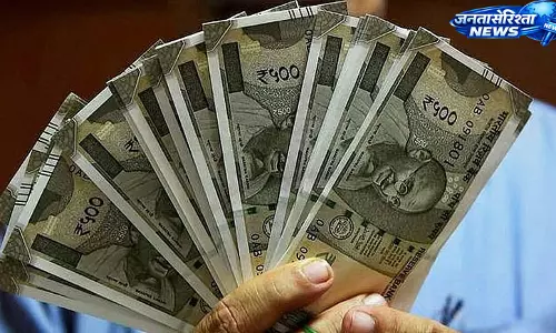 पेट्रोल पंप पर महिला से 2000 रुपये छीनकर फरार, कडुमाने क्रॉस के पास वारदात से हड़कंप पेट्रोल पंप पर महिला से 2000 रुपये छीनकर फरार, कडुमाने क्रॉस के पास वारदात से हड़कंप