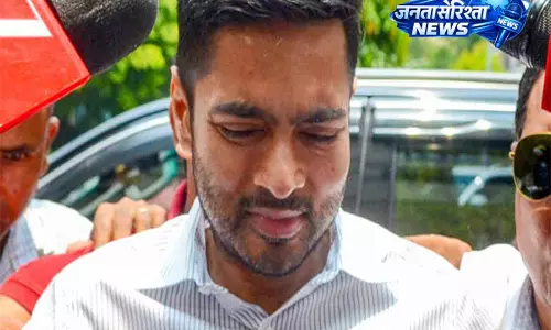 मोटर व्हीकल एक्ट तोड़ने के आरोप में अभिषेक बनर्जी के खिलाफ FIR दर्ज मोटर व्हीकल एक्ट तोड़ने के आरोप में अभिषेक बनर्जी के खिलाफ FIR दर्ज