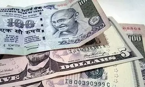 कच्चे तेल की कीमतों में गिरावट से रुपया मजबूत, डॉलर के मुकाबले 26 पैसे की बढ़त दर्ज कच्चे तेल की कीमतों में गिरावट से रुपया मजबूत, डॉलर के मुकाबले 26 पैसे की बढ़त दर्ज