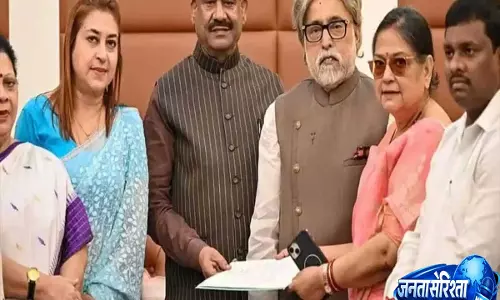 तृणमूल के बागी नेताओं का बड़ा कदम, चुनाव आयोग में पार्टी चिन्ह पर करेंगे दावा तृणमूल के बागी नेताओं का बड़ा कदम, चुनाव आयोग में पार्टी चिन्ह पर करेंगे दावा