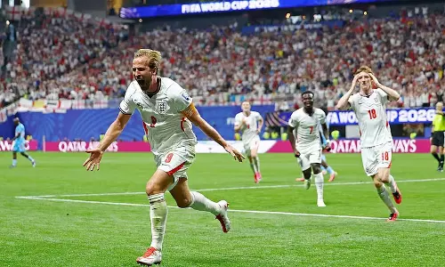 मलिक टिलमैन की फ्री-किक से अमेरिका की 2-0 से जीत