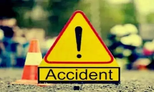 अयोध्या में ट्रक-स्कॉर्पियो टक्कर में तीन की मौत, एक मासूम समेत चार लोग घायल अयोध्या में ट्रक-स्कॉर्पियो टक्कर में तीन की मौत, एक मासूम समेत चार लोग घायल