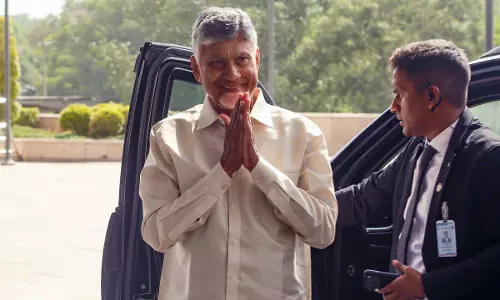 CM Naidu: आंध्र प्रदेश हरित ऊर्जा उत्पादन में दूसरे राज्यों से आगे CM Naidu: आंध्र प्रदेश हरित ऊर्जा उत्पादन में दूसरे राज्यों से आगे