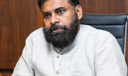 Andhra Pradesh: सोशल मीडिया के गलत इस्तेमाल पर डिप्टी CM पवन कल्याण सख्त Andhra Pradesh: सोशल मीडिया के गलत इस्तेमाल पर डिप्टी CM पवन कल्याण सख्त