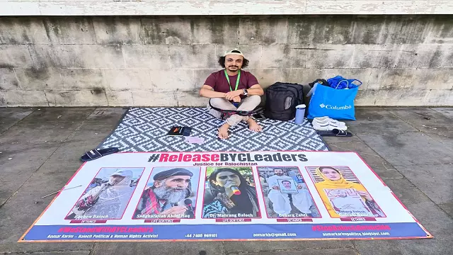 बलूच कार्यकर्ता ने अधिकारों की चिंताओं को लेकर UK के पीएम कार्यालय के बाहर भूख हड़ताल शुरू की बलूच कार्यकर्ता ने अधिकारों की चिंताओं को लेकर UK के पीएम कार्यालय के बाहर भूख हड़ताल शुरू की