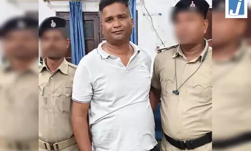 शिक्षा विभाग के अवर सचिव 20 हजार रिश्वत लेते गिरफ्तार, पूछताछ जारी