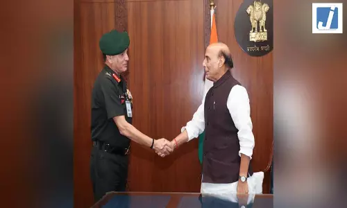 रक्षा मंत्री से मिले जनरल धीरज सेठ, थलसेना प्रमुख बनने के बाद पहली मुलाकात