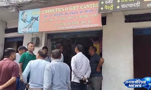 पट्टा में चोरों ने तोड़े दो दुकानों के ताले, कैमरा और नकदी पर किया हाथ साफ पट्टा में चोरों ने तोड़े दो दुकानों के ताले, कैमरा और नकदी पर किया हाथ साफ