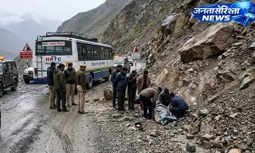 पहाड़ी हादसे में HRTC कर्मी की जान गई पहाड़ी हादसे में HRTC कर्मी की जान गई