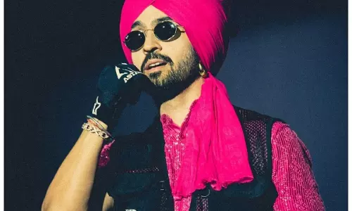 Fans के सवाल पर दिलजीत बोले- मैं आर्टिस्ट हूं, राजनीति से दूर रहूंगा Fans के सवाल पर दिलजीत बोले- मैं आर्टिस्ट हूं, राजनीति से दूर रहूंगा
