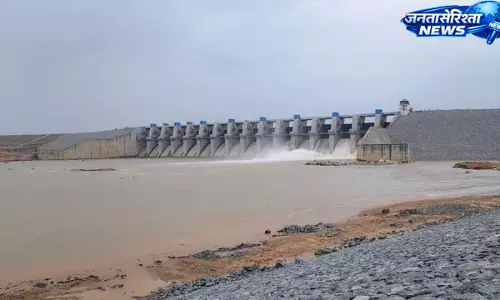 Kanhar बांध का जलस्तर बढ़ा, तीन गेट खोले गए Kanhar बांध का जलस्तर बढ़ा, तीन गेट खोले गए