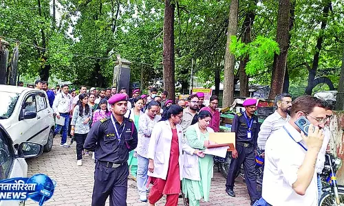 कुल्लू अस्पताल से बिना इलाज लौटे रोगी कुल्लू अस्पताल से बिना इलाज लौटे रोगी