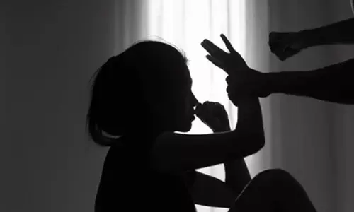 Thiruvananthapuram : बच्ची से छेड़छाड़ का मामला, पिता ने आरोपी की टांग तोड़ी Thiruvananthapuram : बच्ची से छेड़छाड़ का मामला, पिता ने आरोपी की टांग तोड़ी
