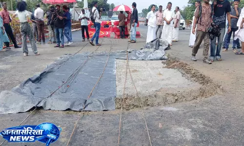 NH-66 एलिवेटेड रोड: सिंकहोल से हंगामा, मरम्मत पर रोक NH-66 एलिवेटेड रोड: सिंकहोल से हंगामा, मरम्मत पर रोक