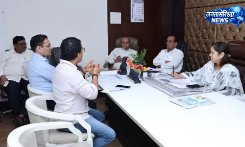 Mumbai : बारिश के दौरान बस पर पेड़ गिरने से छात्र की मौत Mumbai : बारिश के दौरान बस पर पेड़ गिरने से छात्र की मौत