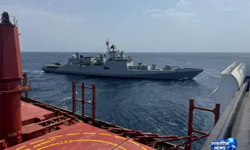 INS त्रिकंद ने अदन की खाड़ी में एक मर्चेंट जहाज़ पर समुद्री डकैती की कोशिश नाकाम की