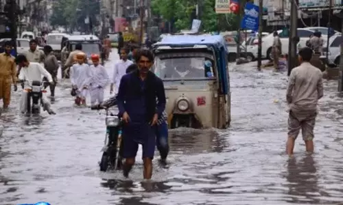 Heavy rain  और आंधी ने मचाई तबाही, पाकिस्तान में कई हादसे