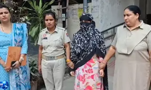 Delhi में घरेलू विवाद बना खूनखराबा, पत्नी ने पति की हत्या की Delhi में घरेलू विवाद बना खूनखराबा, पत्नी ने पति की हत्या की