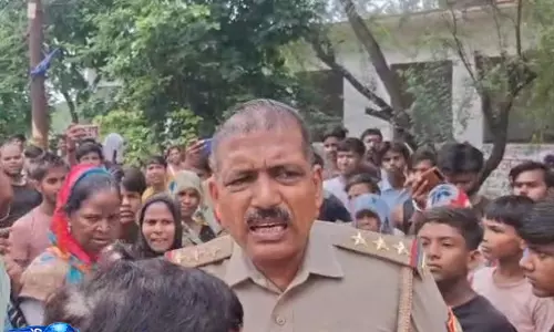 UP में बंदरों के हमले से दहशत, मासूम बच्ची की मौत UP में बंदरों के हमले से दहशत, मासूम बच्ची की मौत
