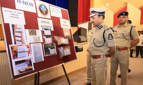 Hyderabad पुलिस ने स्पीड पोस्ट के जरिए गांजा पहुंचाने वाले गिरोह का भंडाफोड़ किया Hyderabad पुलिस ने स्पीड पोस्ट के जरिए गांजा पहुंचाने वाले गिरोह का भंडाफोड़ किया