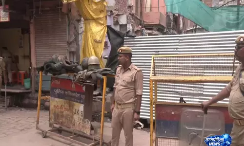वाराणसी Dalmandi में सुरक्षा कड़ी, ध्वस्तीकरण जारी