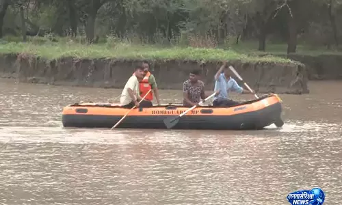 MP: इंदौर में पानी से भरे पुलिया को पार करते समय एक मज़दूर बह गया, तलाश जारी