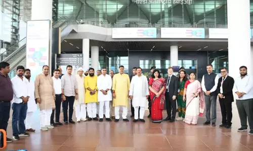 VIP सुविधाओं और यात्री सेवाओं का लिया जायजा VIP सुविधाओं और यात्री सेवाओं का लिया जायजा