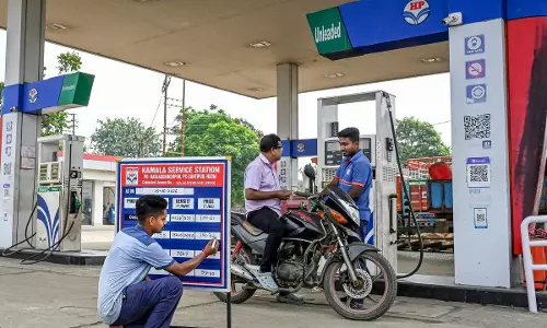 The situation रहे तो घट सकते हैं पेट्रोल-डीजल के दाम The situation रहे तो घट सकते हैं पेट्रोल-डीजल के दाम