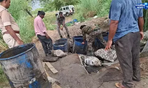 राघोपुर दियारा में शराब अड्डों पर छापा