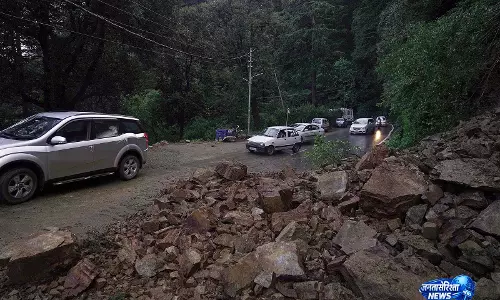 Himachal में मानसून से 9 की मौत, कई सड़कें बंद Himachal में मानसून से 9 की मौत, कई सड़कें बंद