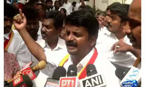 अन्नाद्रमुक में बड़ी बगावत: थलपति विजय की पार्टी में गए पूर्व मंत्री, चुनाव से पहले AIADMK का कुनबा बिखरा अन्नाद्रमुक में बड़ी बगावत: थलपति विजय की पार्टी में गए पूर्व मंत्री, चुनाव से पहले AIADMK का कुनबा बिखरा