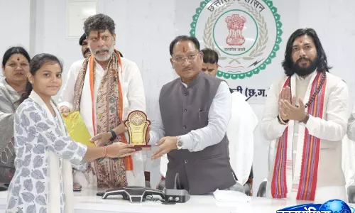 मुख्यमंत्री विष्णुदेव साय ने मेधावी विद्यार्थियों का किया सम्मान मुख्यमंत्री विष्णुदेव साय ने मेधावी विद्यार्थियों का किया सम्मान