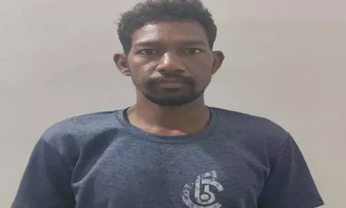 हाथियों को पत्थर मारने और पटाखे फोड़ने वालों पर कार्रवाई, दो आरोपी गिरफ्तार हाथियों को पत्थर मारने और पटाखे फोड़ने वालों पर कार्रवाई, दो आरोपी गिरफ्तार