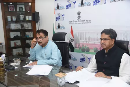 त्रिपुरा के सीएम और गडकरी ने हाईवे प्रोजेक्ट्स की समीक्षा की त्रिपुरा के सीएम और गडकरी ने हाईवे प्रोजेक्ट्स की समीक्षा की