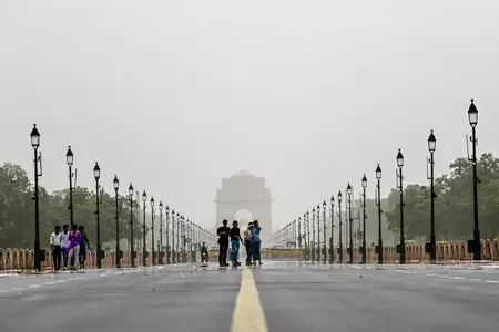 दिल्ली-एनसीआर में झमाझम बारिश ने गर्मी और उमस से दिलाई राहत, आईएमडी ने जारी किया अलर्ट दिल्ली-एनसीआर में झमाझम बारिश ने गर्मी और उमस से दिलाई राहत, आईएमडी ने जारी किया अलर्ट