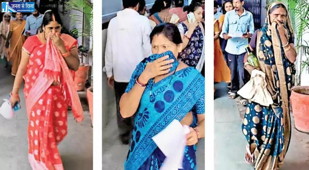 बाथरूम साफ नहीं होने से बिलासपुर सिम्स में फैली बदबू बाथरूम साफ नहीं होने से बिलासपुर सिम्स में फैली बदबू