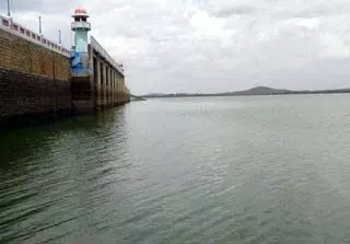 लोअर भवानी डैम में घटे जलस्तर के चलते तमिलनाडु सरकार ने सिंचाई के लिए पानी छोड़ने से किया इनकार लोअर भवानी डैम में घटे जलस्तर के चलते तमिलनाडु सरकार ने सिंचाई के लिए पानी छोड़ने से किया इनकार