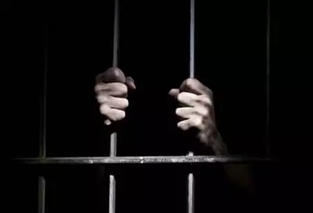 दिल्ली पुलिस ने स्नैचिंग और लूट के मामलों में वांछित अपराधी को मुठभेड़ के बाद किया गिरफ्तार दिल्ली पुलिस ने स्नैचिंग और लूट के मामलों में वांछित अपराधी को मुठभेड़ के बाद किया गिरफ्तार