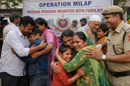 ऑपरेशन मिलाप: दिल्ली पुलिस ने जून में 193 लापता लोगों को परिवारों से मिलाया ऑपरेशन मिलाप: दिल्ली पुलिस ने जून में 193 लापता लोगों को परिवारों से मिलाया