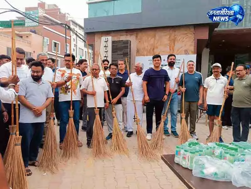 राष्ट्रीय चिकित्सक दिवस पर Sirsa के डॉक्टरों ने चलाया स्वच्छता अभियान राष्ट्रीय चिकित्सक दिवस पर Sirsa के डॉक्टरों ने चलाया स्वच्छता अभियान