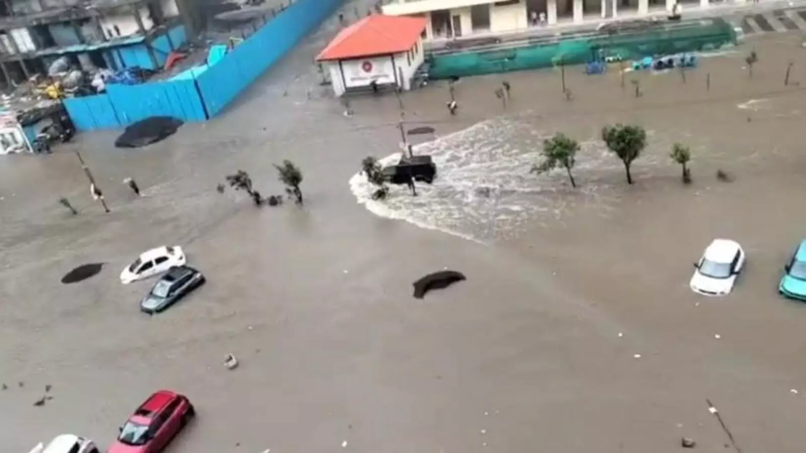 Mumbai: बारिश ने बढ़ाई मुश्किलें, वसई-विरार के कई क्षेत्र डूबे Mumbai: बारिश ने बढ़ाई मुश्किलें, वसई-विरार के कई क्षेत्र डूबे