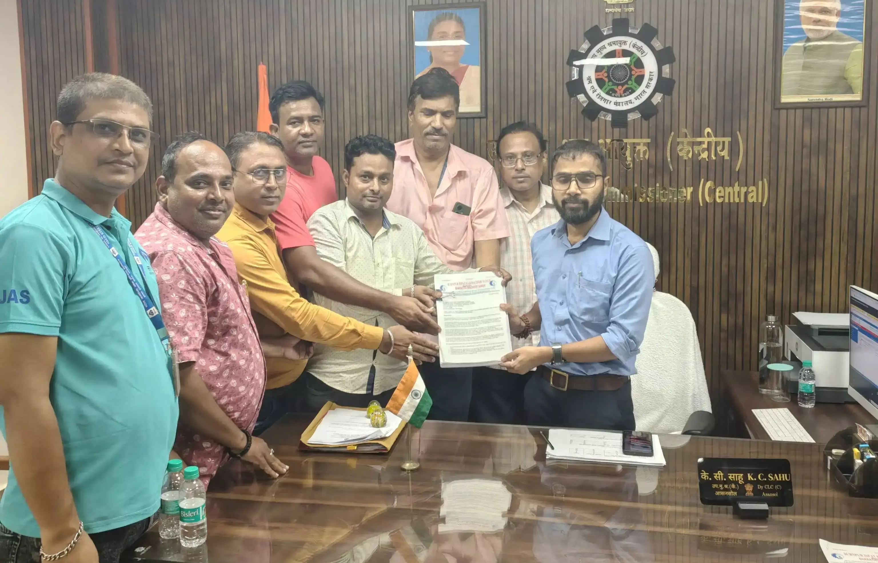 West Burdwan: बर्नपुर में ठेका श्रमिकों ने वेज कोड को लेकर किया विरोध प्रदर्शन West Burdwan: बर्नपुर में ठेका श्रमिकों ने वेज कोड को लेकर किया विरोध प्रदर्शन