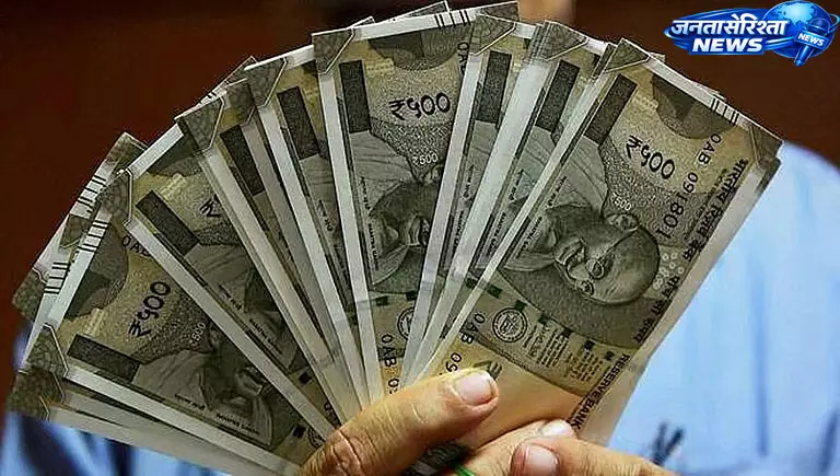 पेट्रोल पंप पर महिला से 2000 रुपये छीनकर फरार, कडुमाने क्रॉस के पास वारदात से हड़कंप पेट्रोल पंप पर महिला से 2000 रुपये छीनकर फरार, कडुमाने क्रॉस के पास वारदात से हड़कंप