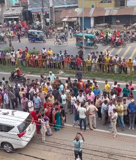 अंडे से हुए हमले मामले में महुआ मोइत्रा को मिला समर्थन, सीपीआई(एम) ने की कड़ी आलोचना अंडे से हुए हमले मामले में महुआ मोइत्रा को मिला समर्थन, सीपीआई(एम) ने की कड़ी आलोचना