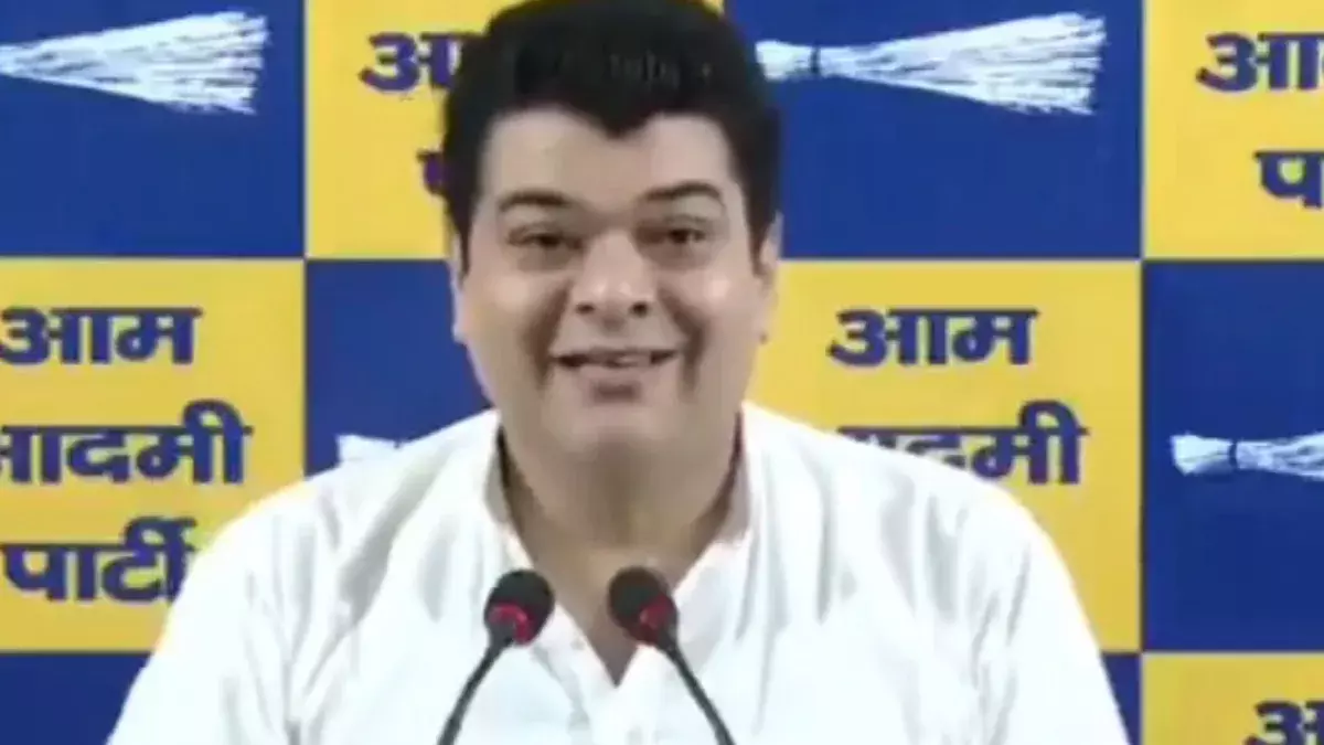 New Delhi: आआपा ने 75 इलेक्ट्रिक गाड़ियों के मुद्दे पर सरकार से मांगा जवाब New Delhi: आआपा ने 75 इलेक्ट्रिक गाड़ियों के मुद्दे पर सरकार से मांगा जवाब