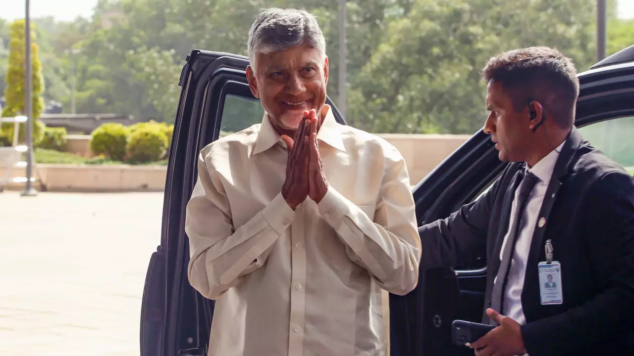 CM Naidu: आंध्र प्रदेश हरित ऊर्जा उत्पादन में दूसरे राज्यों से आगे CM Naidu: आंध्र प्रदेश हरित ऊर्जा उत्पादन में दूसरे राज्यों से आगे