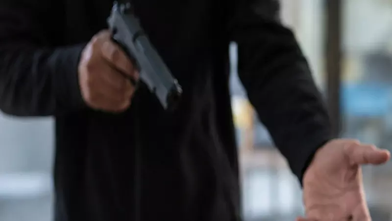Sitamarhi: सेंट्रल बैंक के CSP में हथियारबंद बदमाशों का धावा, 1.70 लाख की लूट Sitamarhi: सेंट्रल बैंक के CSP में हथियारबंद बदमाशों का धावा, 1.70 लाख की लूट