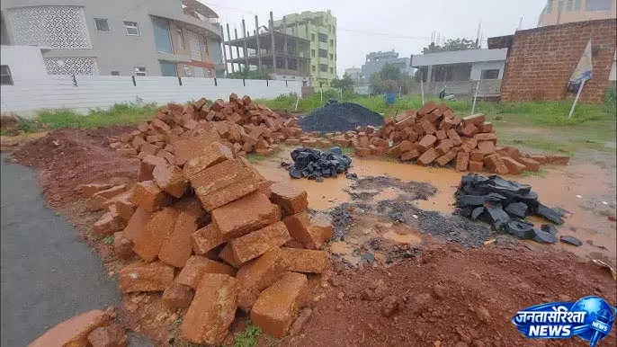 Rainy के मौसम में निर्माण कार्य में सावधानी जरूरी Rainy के मौसम में निर्माण कार्य में सावधानी जरूरी