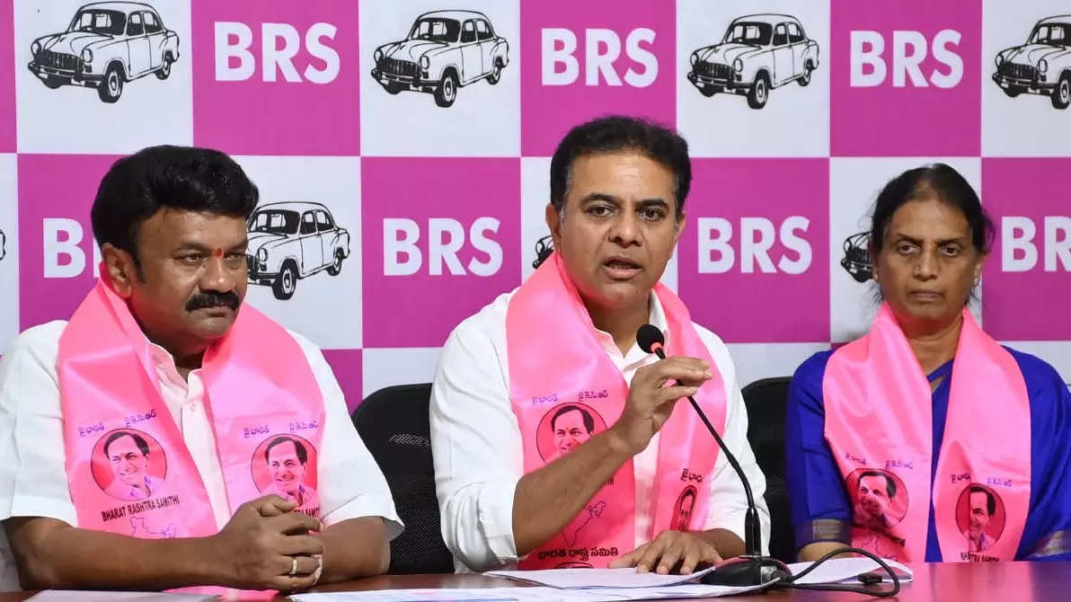 Telangana: KTR ने रेवंत रेड्डी को शासन पर बहस के लिए चुनौती दी Telangana: KTR ने रेवंत रेड्डी को शासन पर बहस के लिए चुनौती दी
